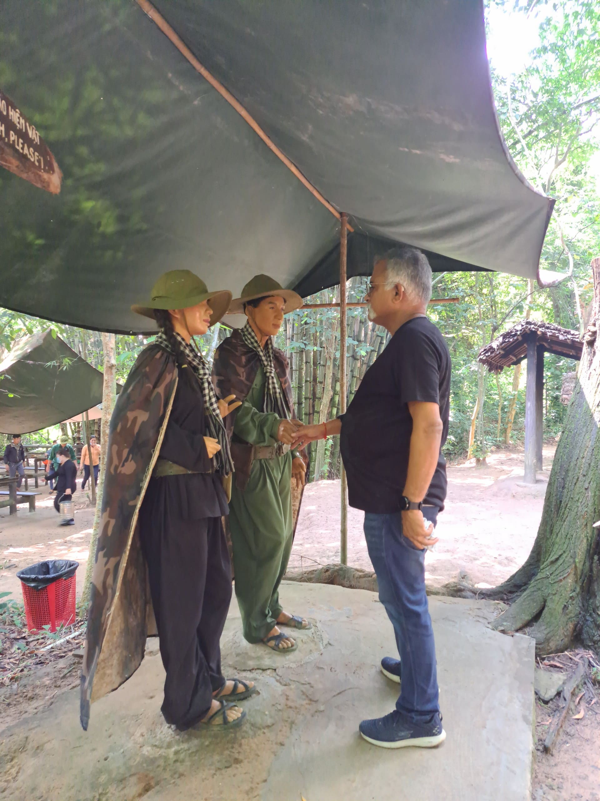 Cu Chi Tunnels & HCM City Tour FullDay ( Private / Group Tour )